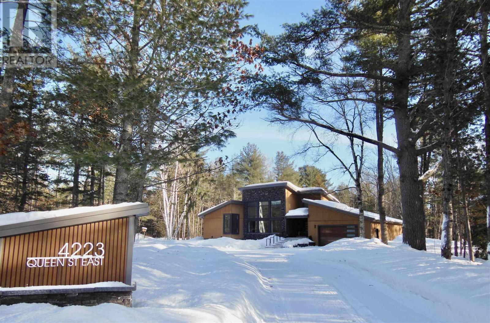 4223 Queen St, Sault Ste. Marie, Ontario  P6A 5K9 - Photo 2 - SM253507