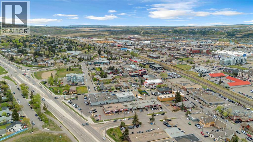 205 3 Avenue, Cochrane, Alberta  T4C 1B8 - Photo 2 - A2271214