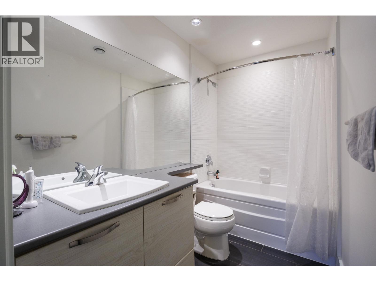 210 7478 Byrne Park Walk, Burnaby, British Columbia  V3N 0B5 - Photo 11 - R3083797