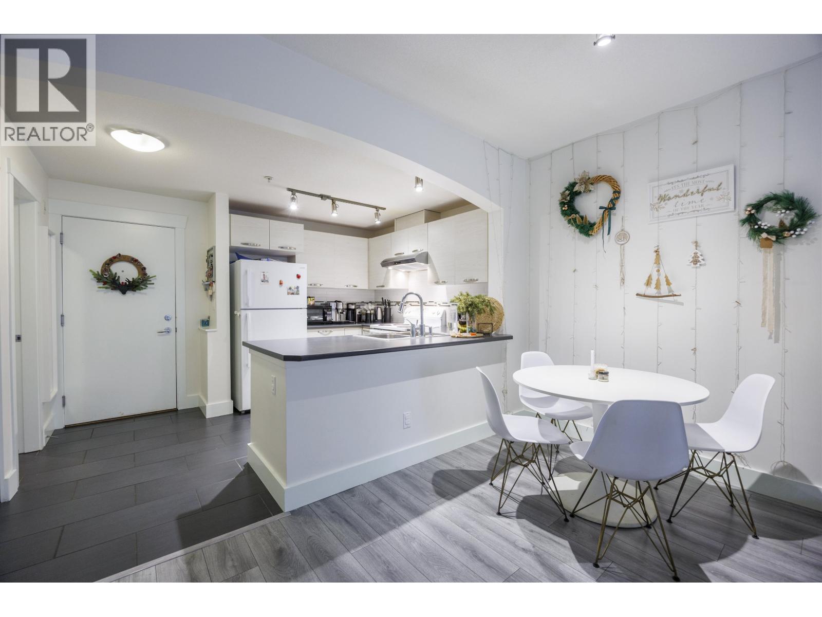 210 7478 Byrne Park Walk, Burnaby, British Columbia  V3N 0B5 - Photo 2 - R3083797