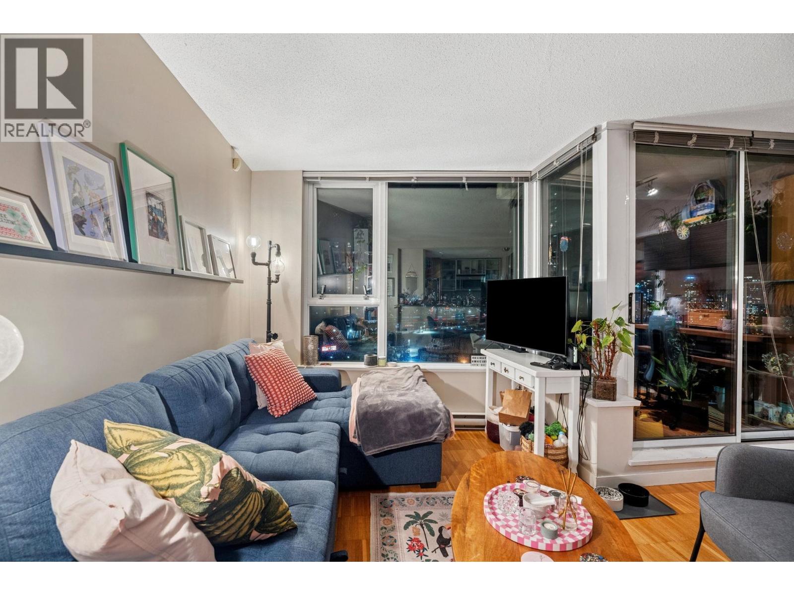 1901 33 Smithe Street, Vancouver, British Columbia  V6B 0B5 - Photo 2 - R3083826