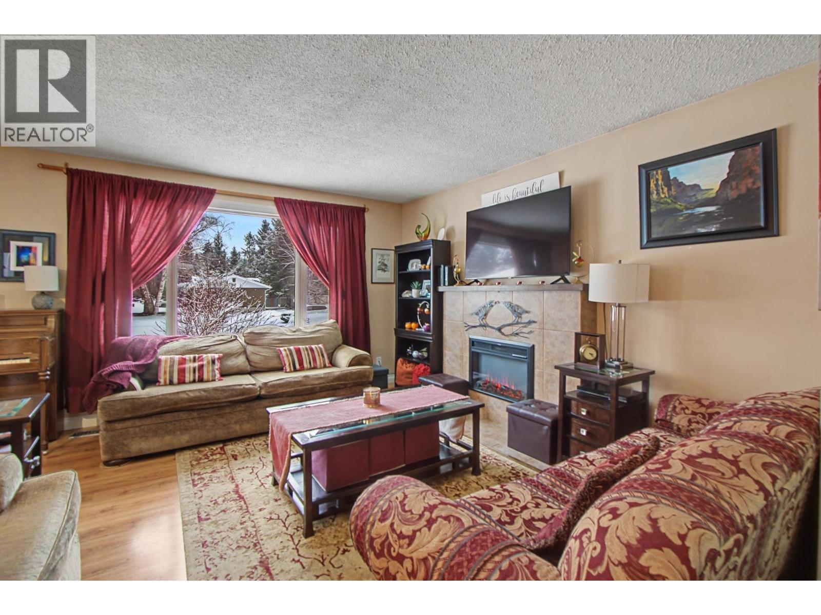 6869 Fairmont Crescent, Prince George, British Columbia  V2N 2P7 - Photo 2 - R3083590