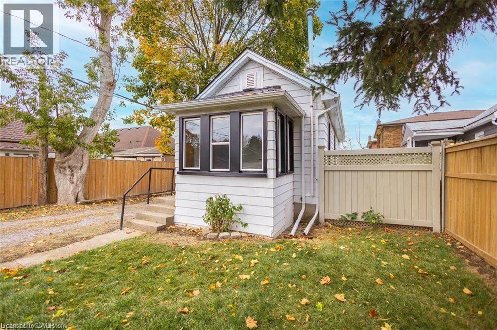 11 Perry Street, St. Catharines, Ontario  L2R 1K7 - Photo 4 - 40801117