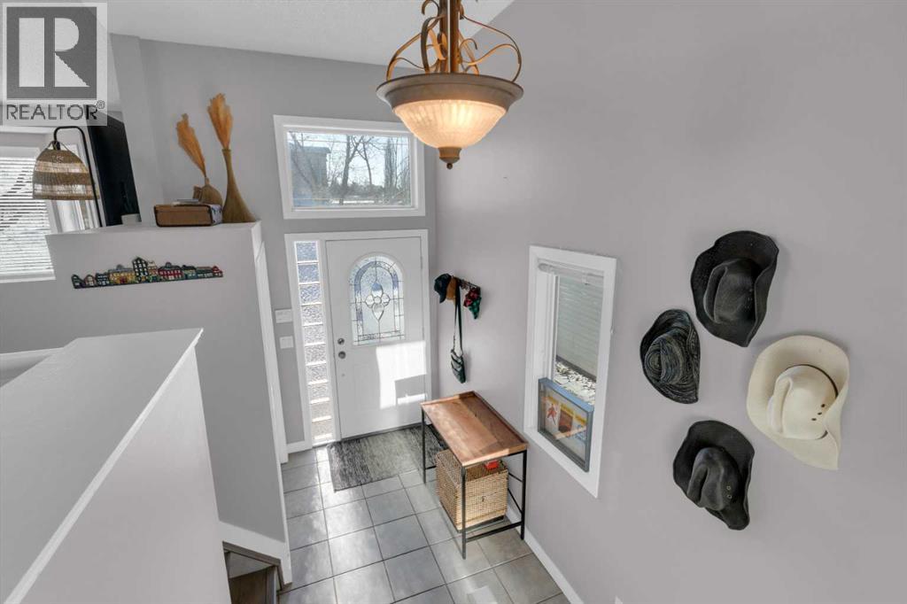 40 Hunters Gate, Okotoks, Alberta  T0L 1T4 - Photo 2 - A2280448