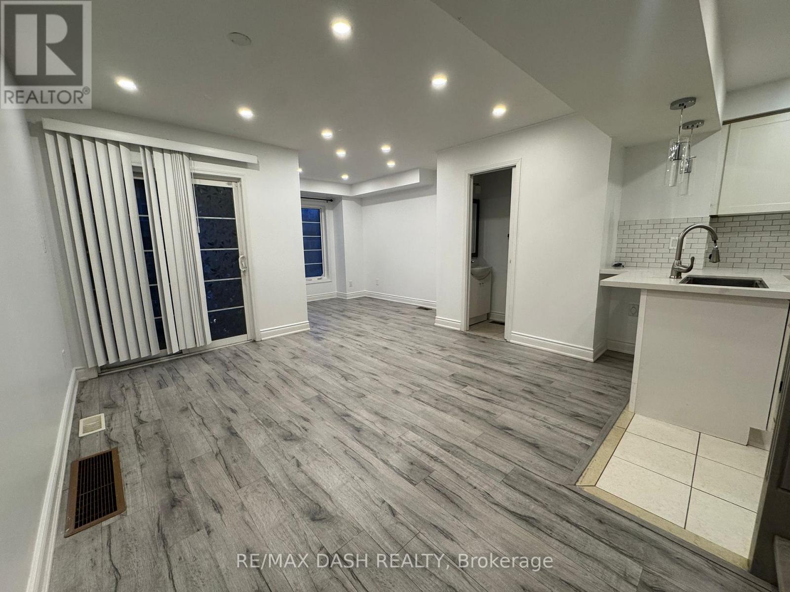 16 Thornharrold Street, Ajax, Ontario  L1S 0A6 - Photo 4 - E12733808