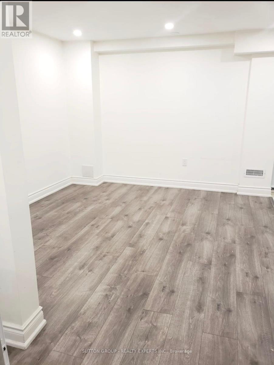 10 Newcastle Crescent, Brampton, Ontario  L6S 3Y8 - Photo 4 - W12733762