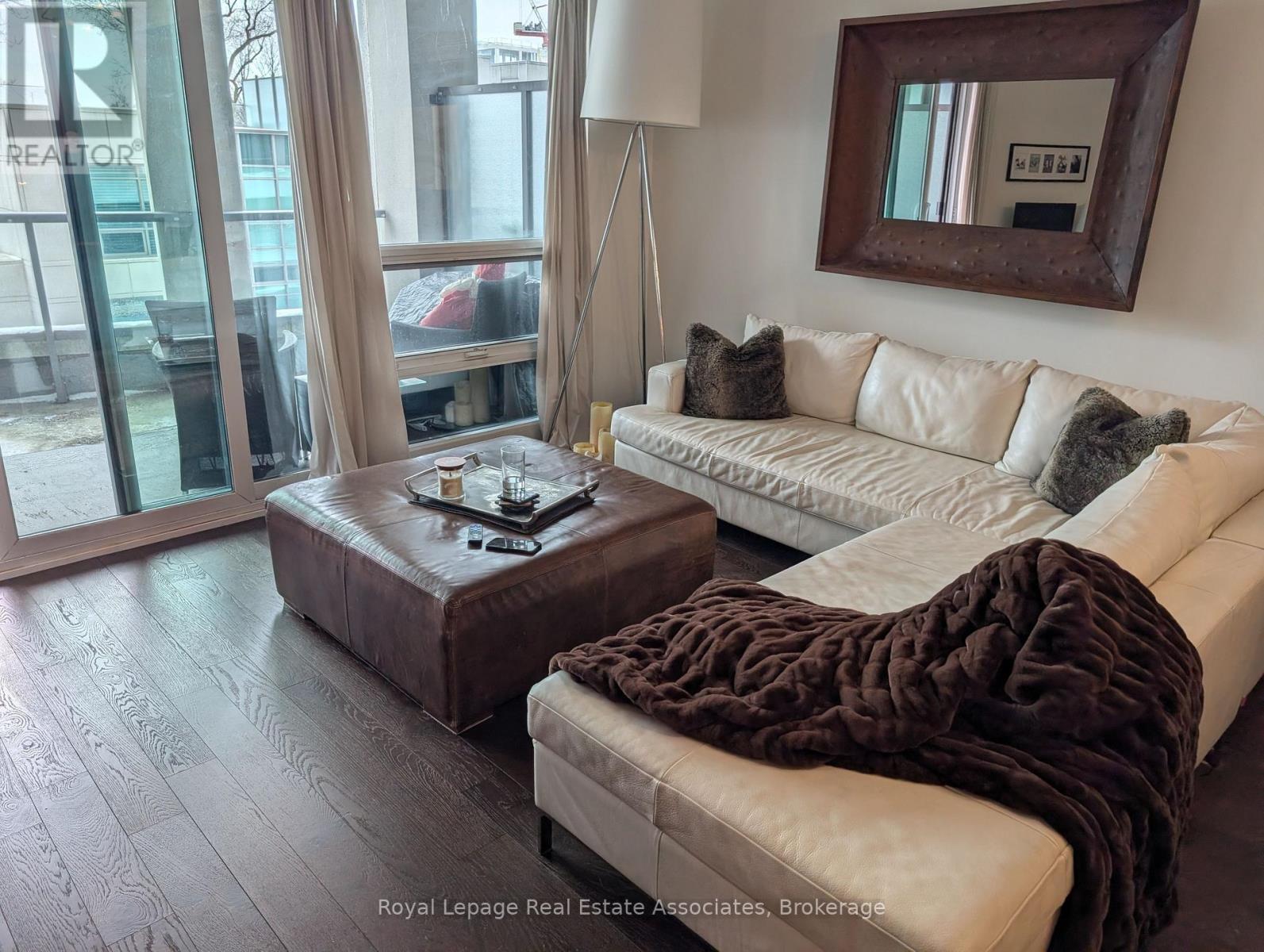 303 - 11 Bronte Road, Oakville, Ontario  L6L 0E1 - Photo 5 - W12733766