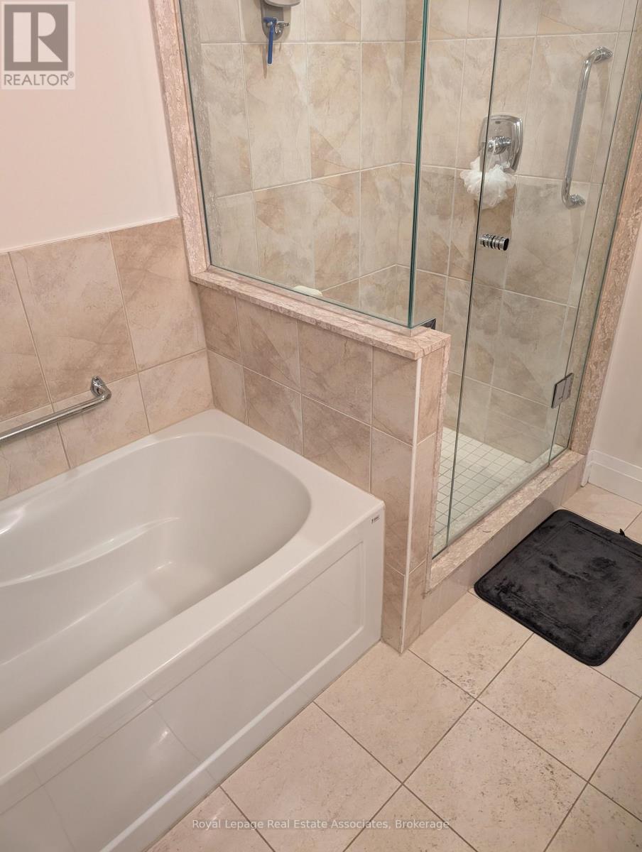 303 - 11 Bronte Road, Oakville, Ontario  L6L 0E1 - Photo 7 - W12733766