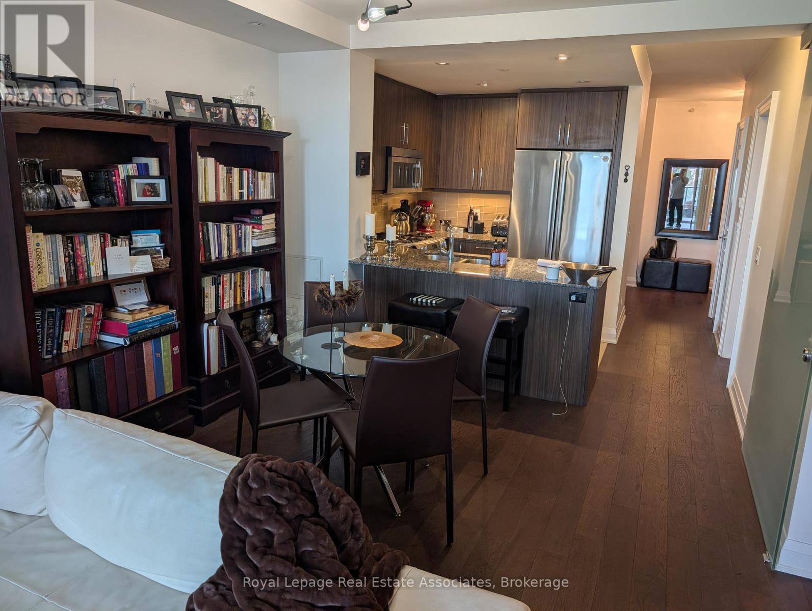 303 - 11 Bronte Road, Oakville, Ontario  L6L 0E1 - Photo 8 - W12733766