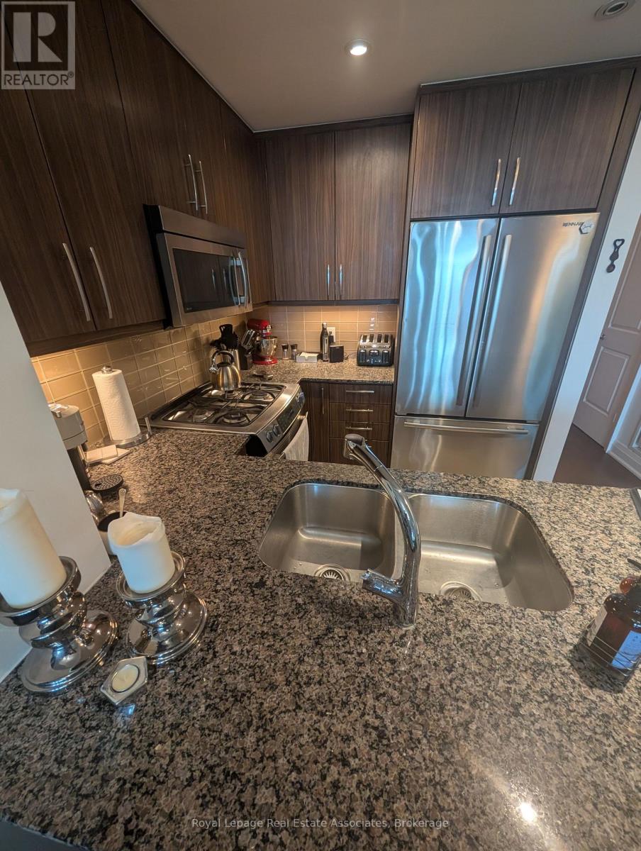 303 - 11 Bronte Road, Oakville, Ontario  L6L 0E1 - Photo 9 - W12733766