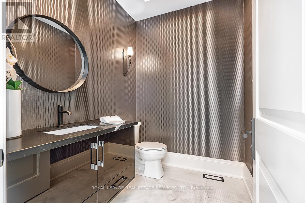 204 Maple Grove Drive, Oakville, Ontario  L6J 4V3 - Photo 19 - W12733778