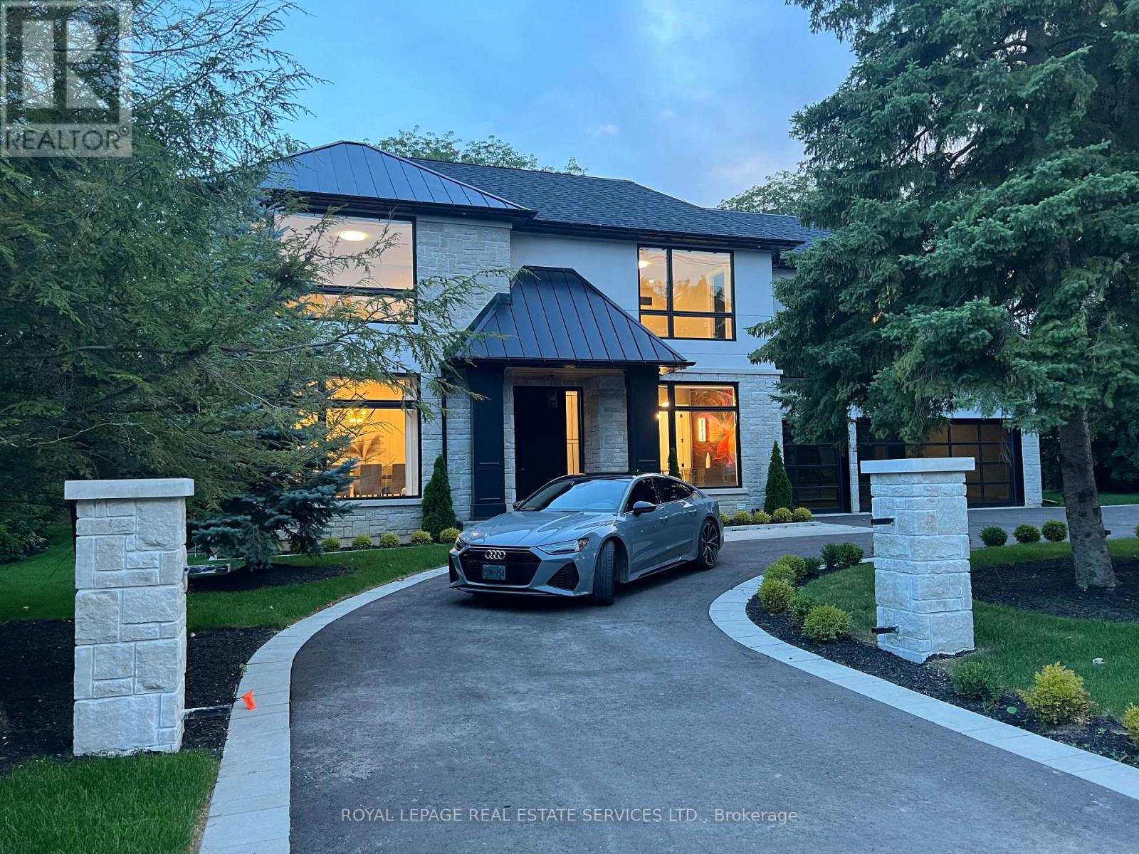 204 Maple Grove Drive, Oakville, Ontario  L6J 4V3 - Photo 2 - W12733778