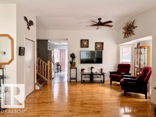 5607 54 St, Beaumont, Alberta  T4X 1L7 - Photo 4 - E4471215