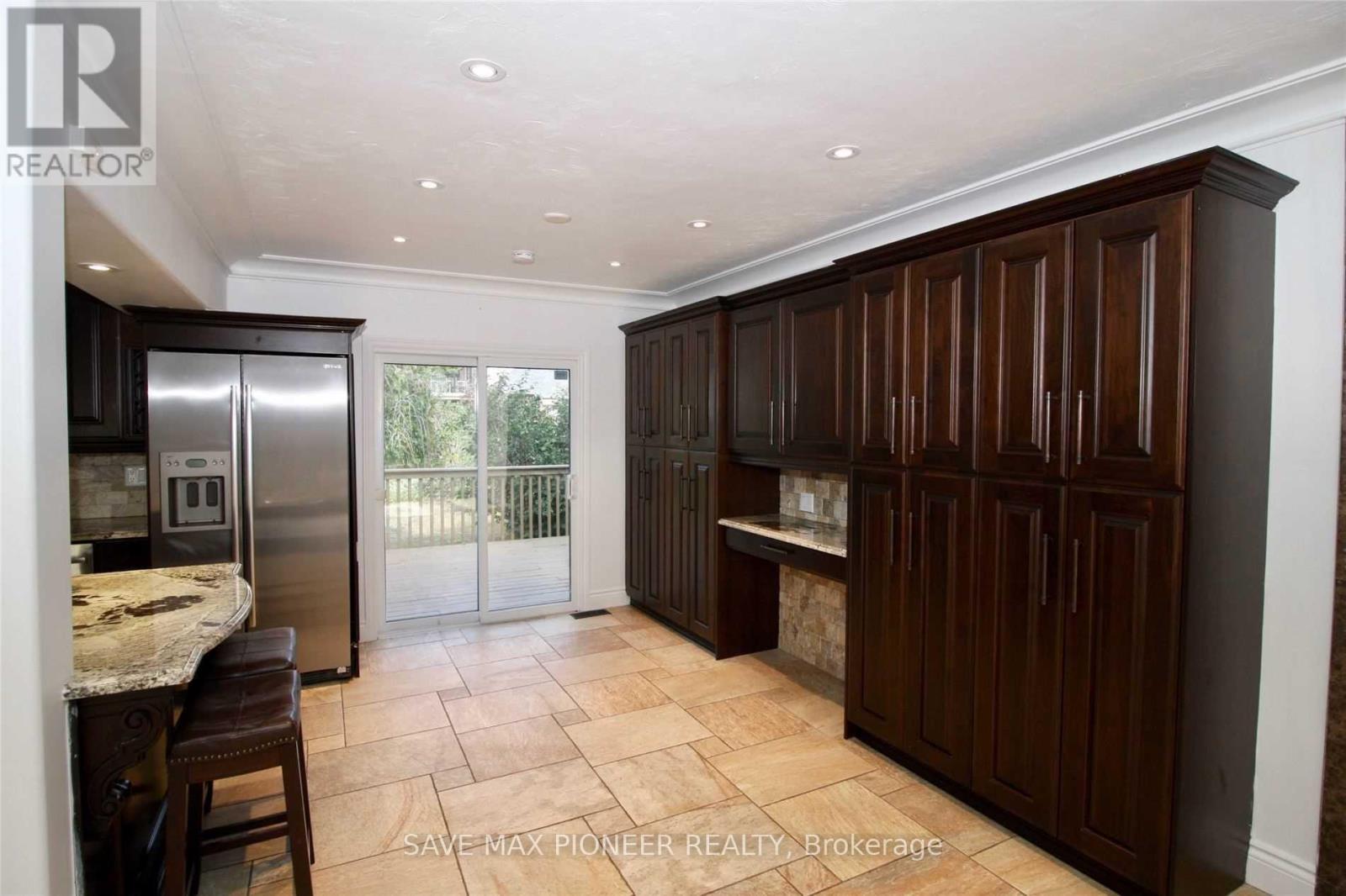 5 Parkview Boulevard, Halton Hills, Ontario  L7G 2Y2 - Photo 7 - W12546864