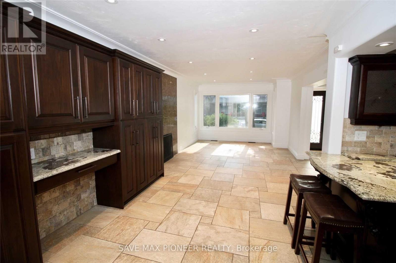 5 Parkview Boulevard, Halton Hills, Ontario  L7G 2Y2 - Photo 8 - W12546864