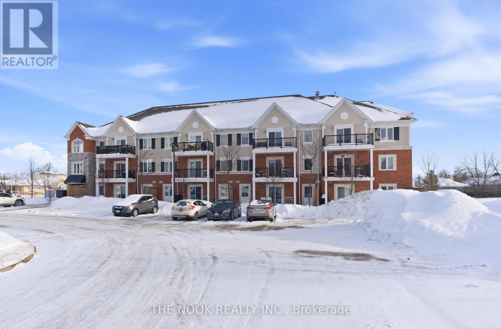 301 - 910 Wentworth Street, Peterborough, Ontario  K9J 8R8 - Photo 2 - X12733852