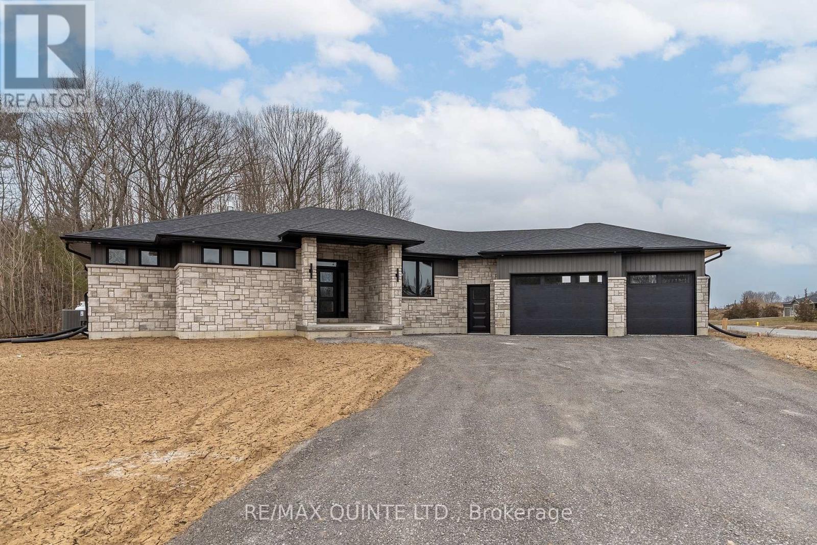 235 Michael's Way, Prince Edward County, Ontario  K0K 1L0 - Photo 2 - X12733868