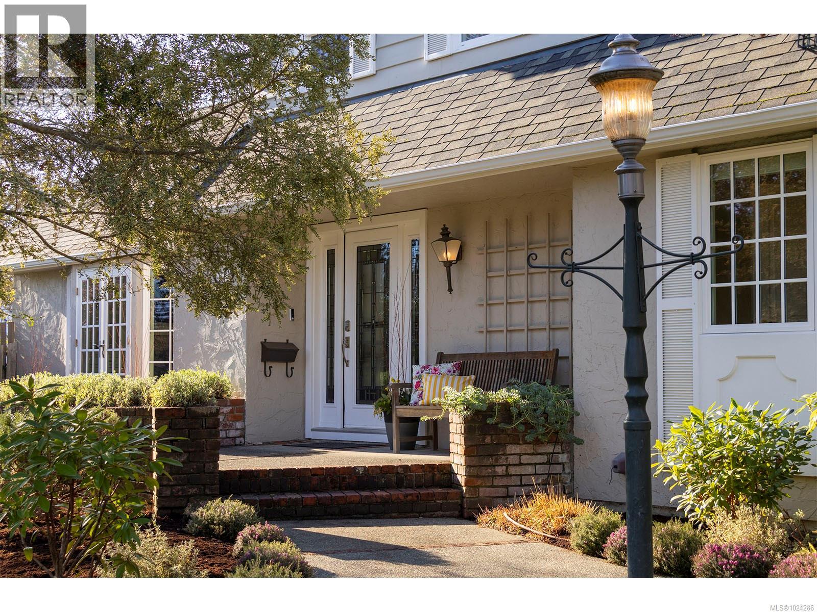 3150 Norfolk Rd, Oak Bay, British Columbia  V8R 6H4 - Photo 4 - 1024286