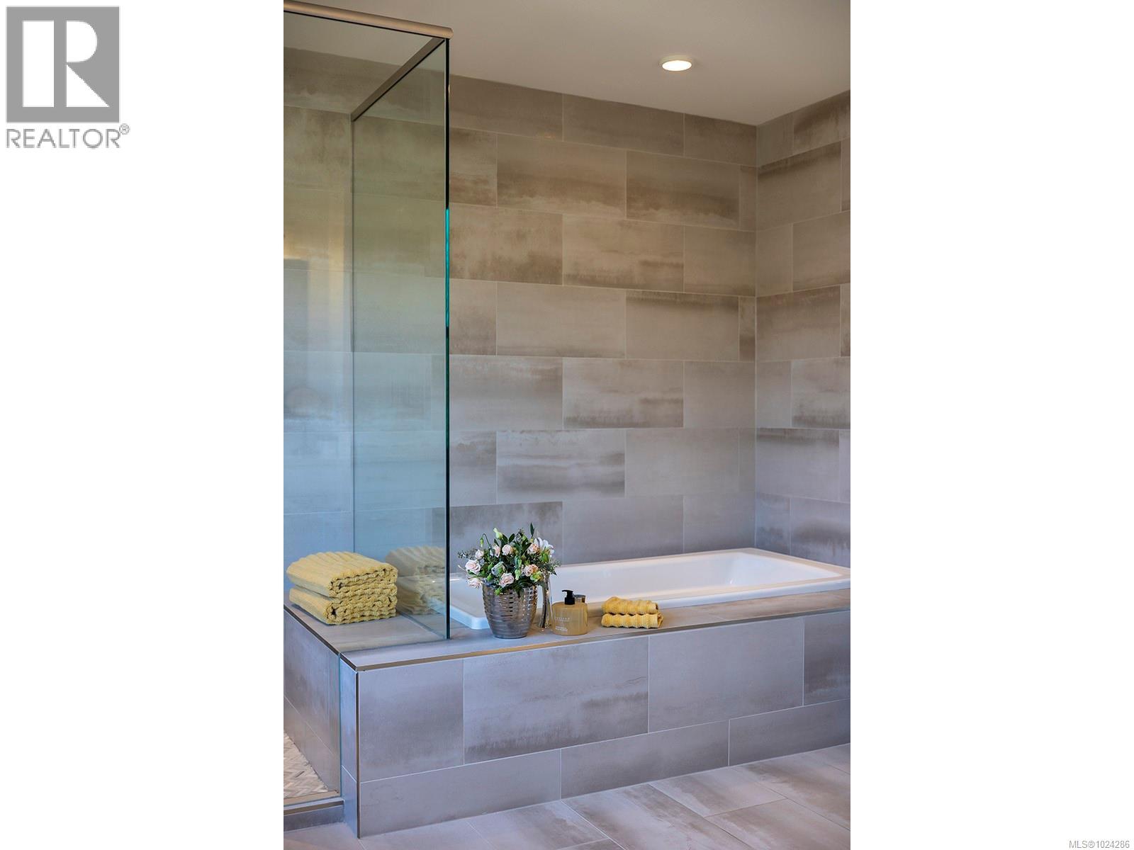 3150 Norfolk Rd, Oak Bay, British Columbia  V8R 6H4 - Photo 45 - 1024286