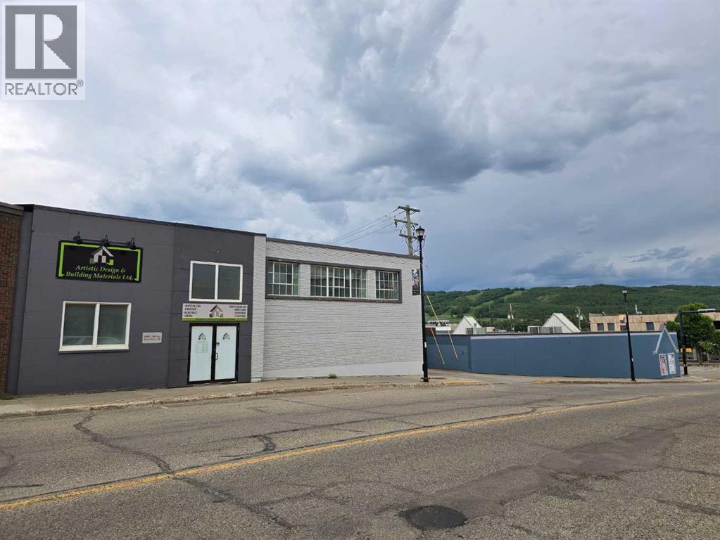 10009 100 Avenue, Peace River, Alberta  T8S 2A5 - Photo 2 - A2236573