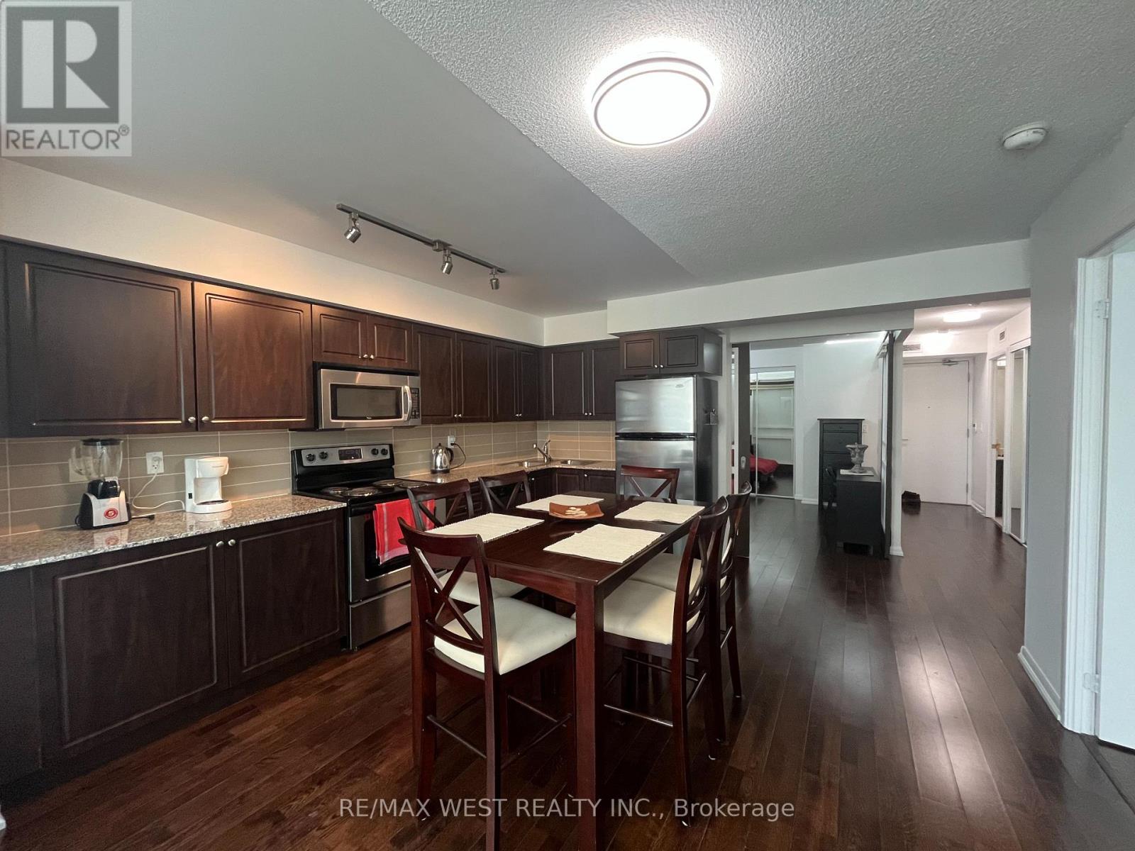 1702 - 215 Fort York Boulevard, Toronto, Ontario  M5V 4A1 - Photo 2 - C12733850