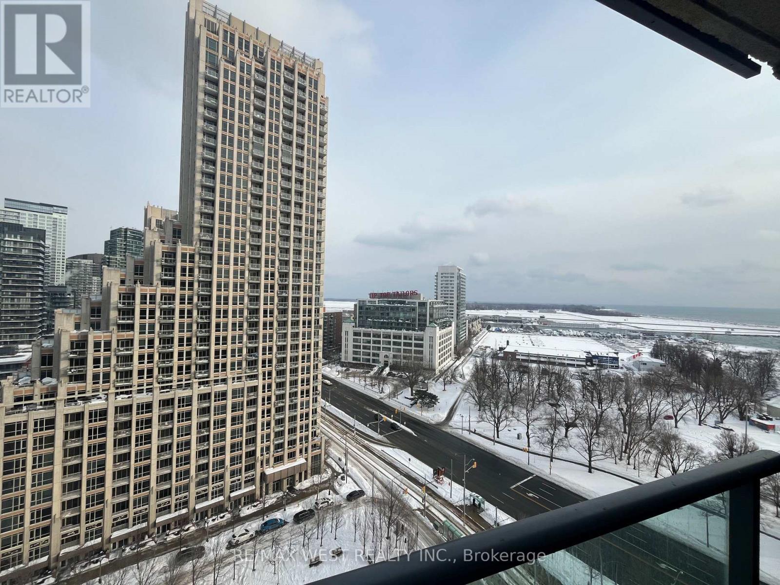 1702 - 215 Fort York Boulevard, Toronto, Ontario  M5V 4A1 - Photo 4 - C12733850