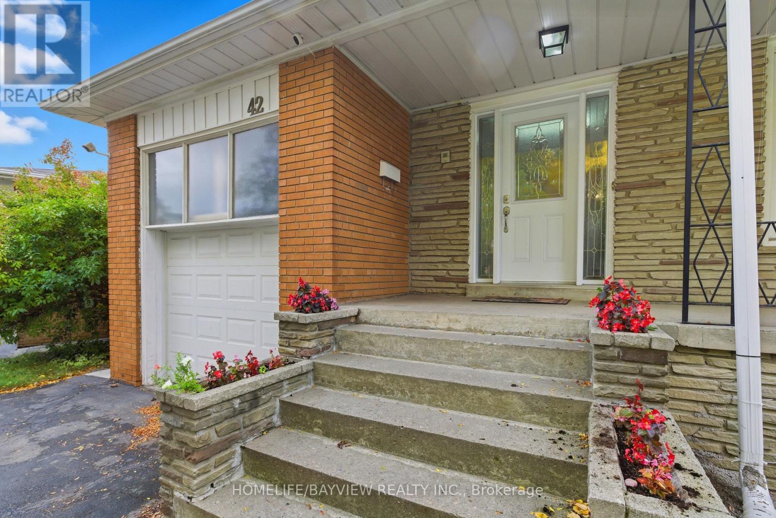 42 Tollerton Avenue, Toronto, Ontario  M2K 2H3 - Photo 4 - C12733864