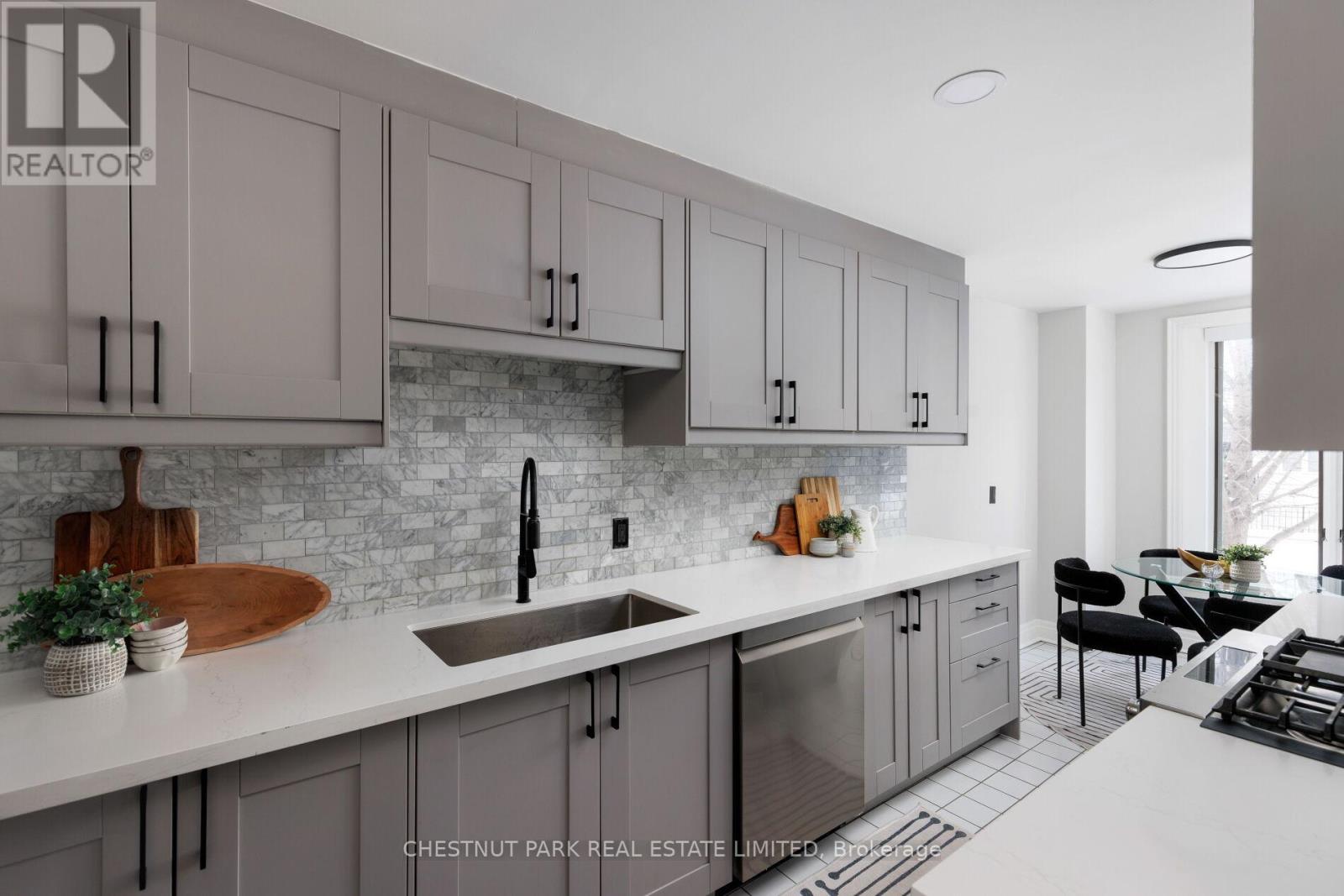 211 Walmer Road, Toronto, Ontario  M5R 3P7 - Photo 14 - C12733958