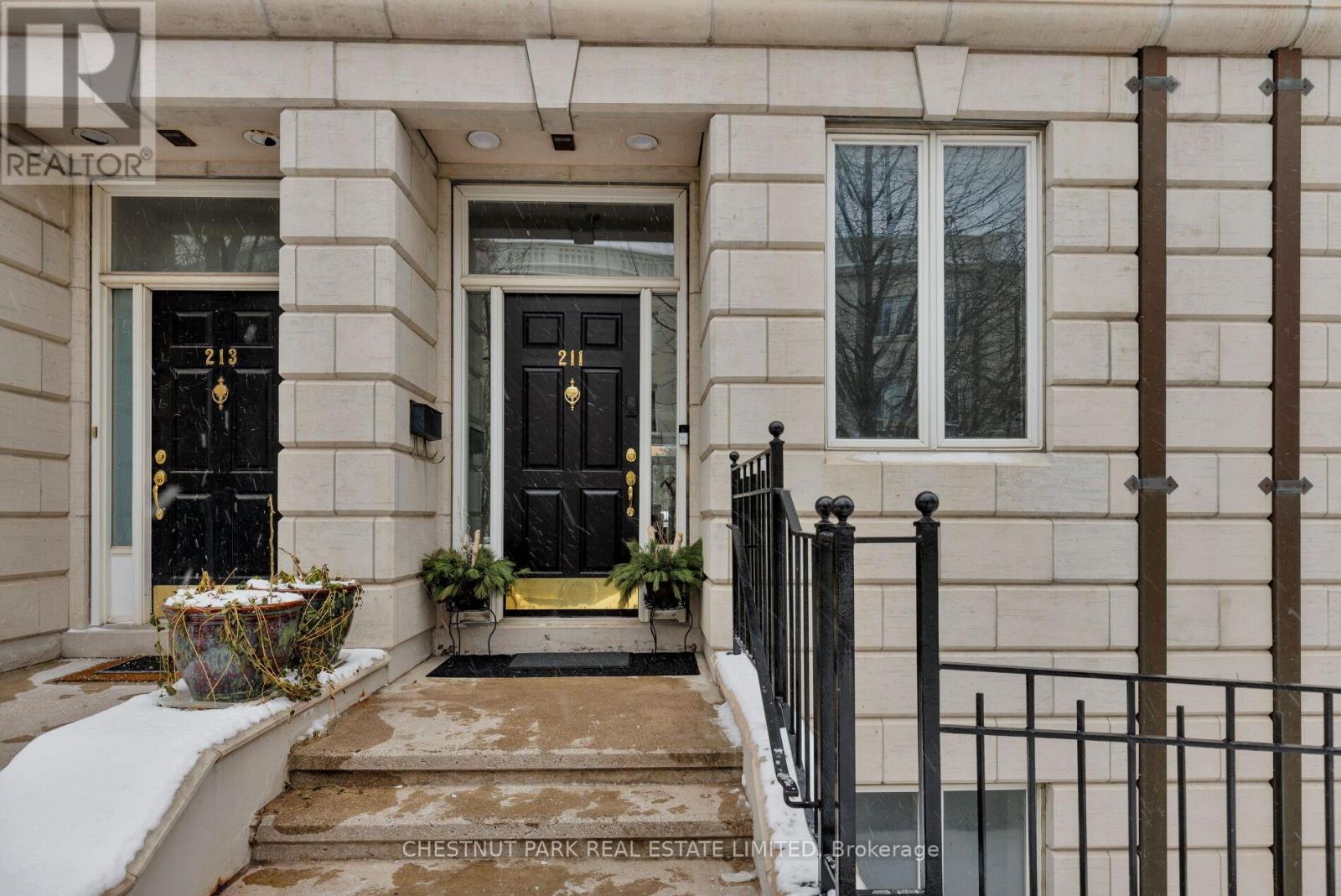 211 Walmer Road, Toronto, Ontario  M5R 3P7 - Photo 2 - C12733958