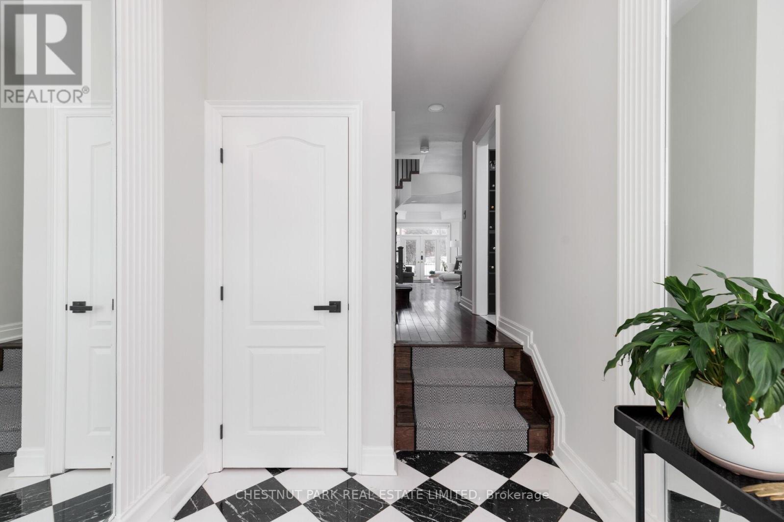 211 Walmer Road, Toronto, Ontario  M5R 3P7 - Photo 5 - C12733958