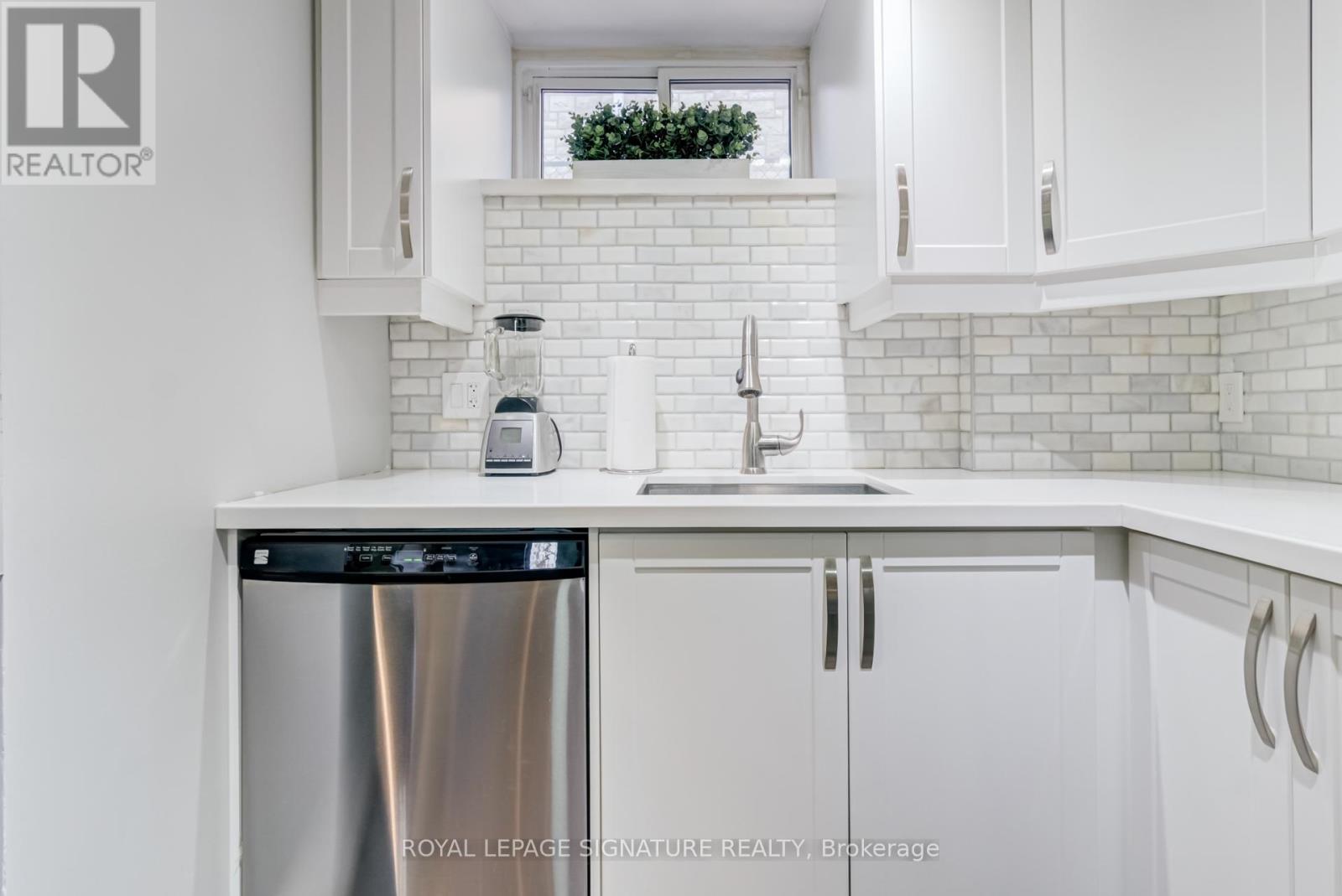 Bsmt - 71 Daleside Crescent, Toronto, Ontario  M4A 2K7 - Photo 17 - C12733220