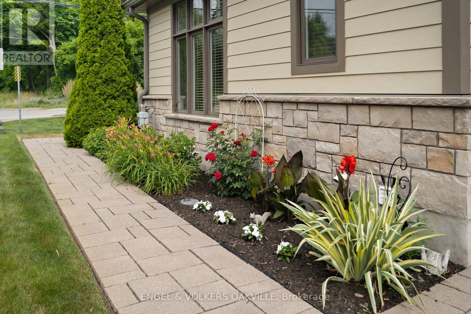 2 Sawmill Lane, Niagara-On-The-Lake, Ontario  L0S 1J1 - Photo 3 - X12715068