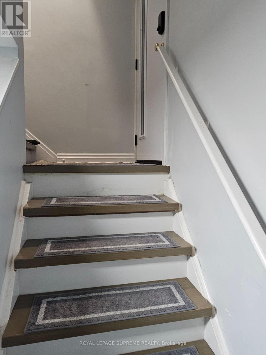 Basement Apartment - 3489 Queenston Drive, Mississauga, Ontario  L5C 2G7 - Photo 10 - W12733894