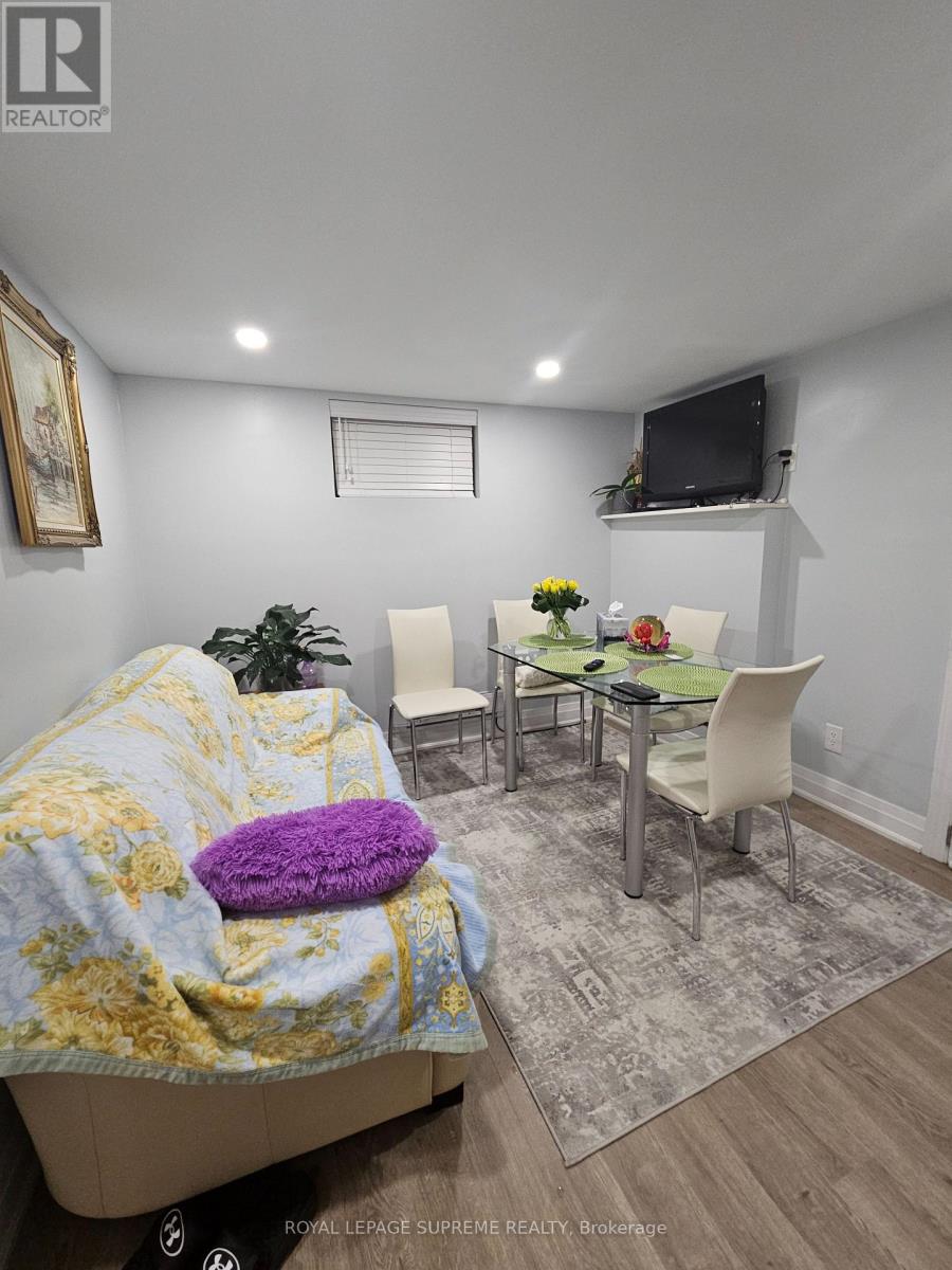 Basement Apartment - 3489 Queenston Drive, Mississauga, Ontario  L5C 2G7 - Photo 3 - W12733894