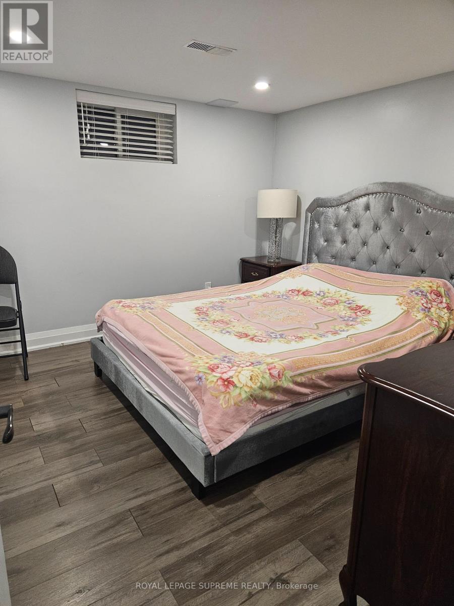 Basement Apartment - 3489 Queenston Drive, Mississauga, Ontario  L5C 2G7 - Photo 4 - W12733894