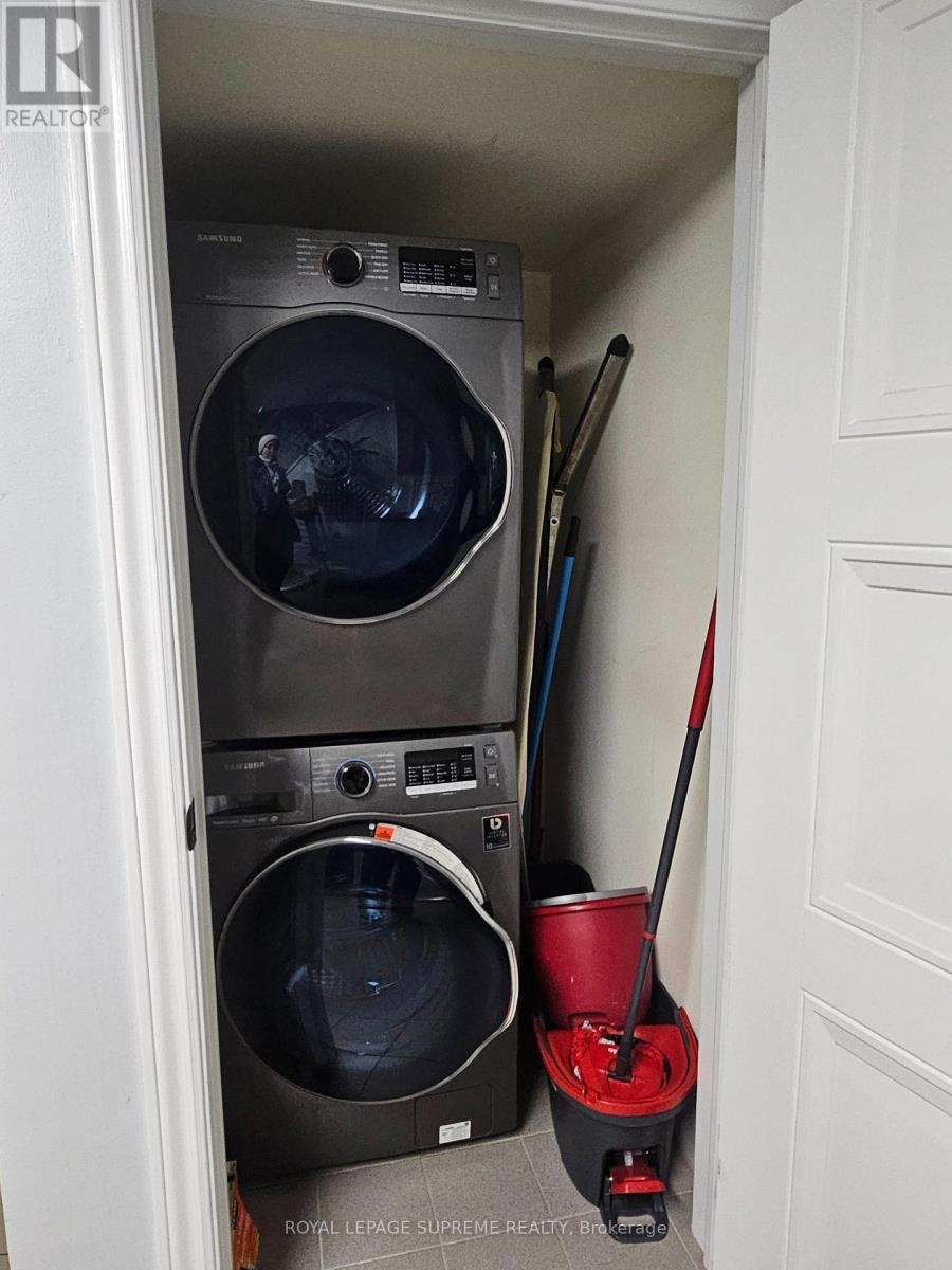 Basement Apartment - 3489 Queenston Drive, Mississauga, Ontario  L5C 2G7 - Photo 8 - W12733894