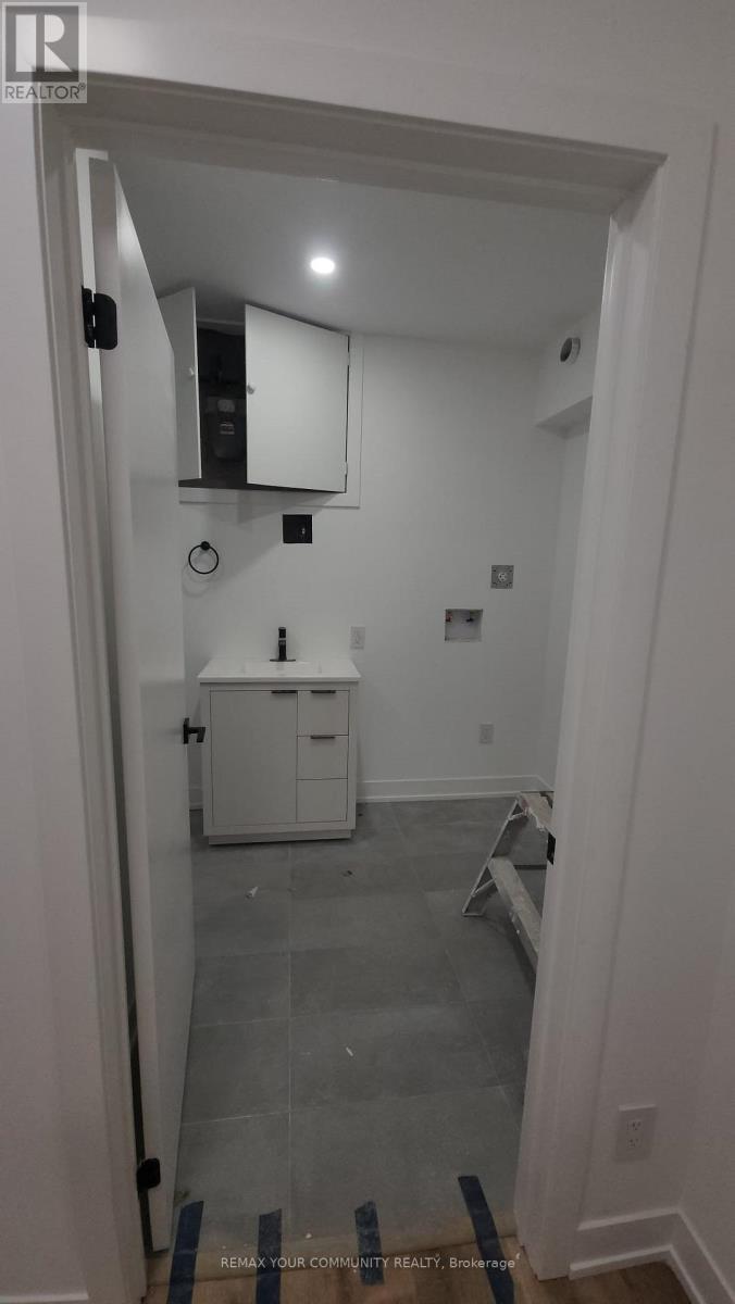 Lower - 983 Dovercourt Road, Toronto, Ontario  M6H 2X6 - Photo 6 - W12733908