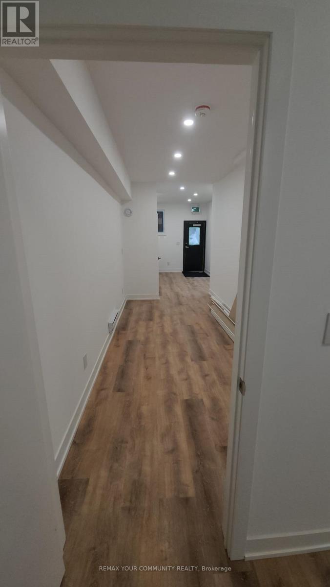 Lower - 983 Dovercourt Road, Toronto, Ontario  M6H 2X6 - Photo 9 - W12733908