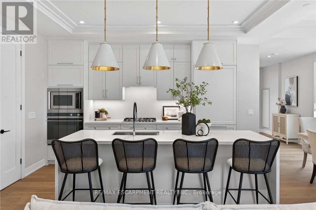 401 - 123 Maurice Drive, Oakville, Ontario  L6K 2W6 - Photo 4 - W12733926