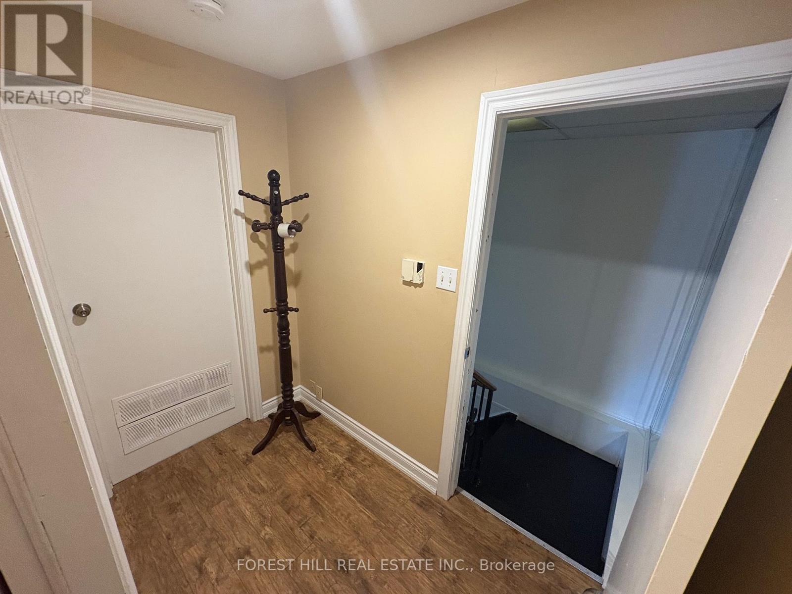 [upper] - 12 Mill Street, Mississauga, Ontario  L5M 1Y1 - Photo 2 - W12733944