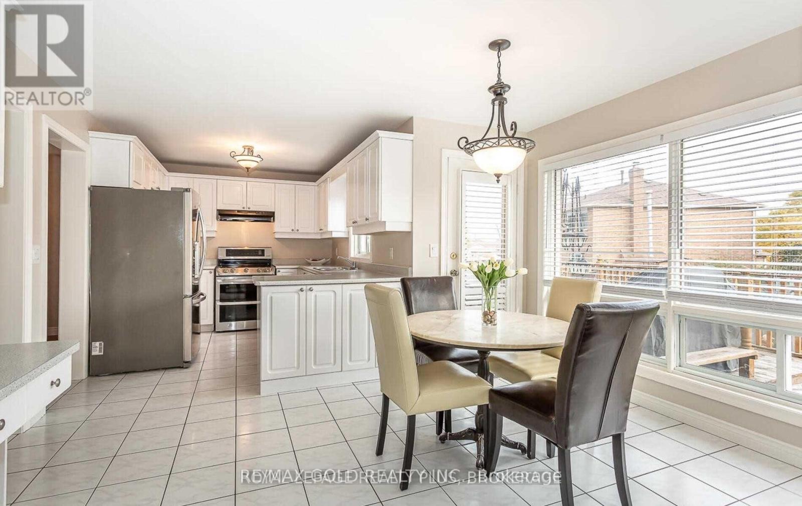 51 Burgby Avenue, Brampton, Ontario  L6X 2G7 - Photo 7 - W12733974