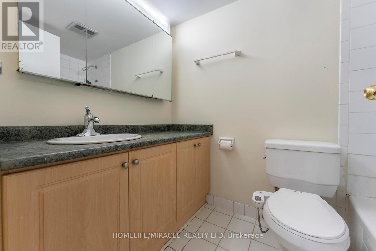 202 - 3700 Kaneff Crescent, Mississauga, Ontario  L5A 4B8 - Photo 11 - W12733990