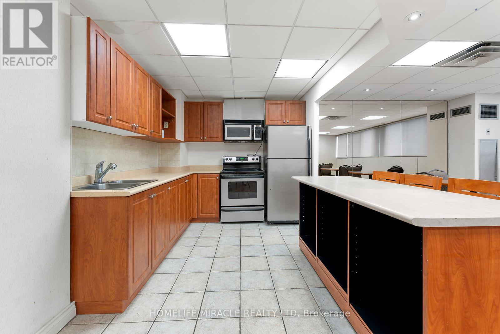 202 - 3700 Kaneff Crescent, Mississauga, Ontario  L5A 4B8 - Photo 31 - W12733990