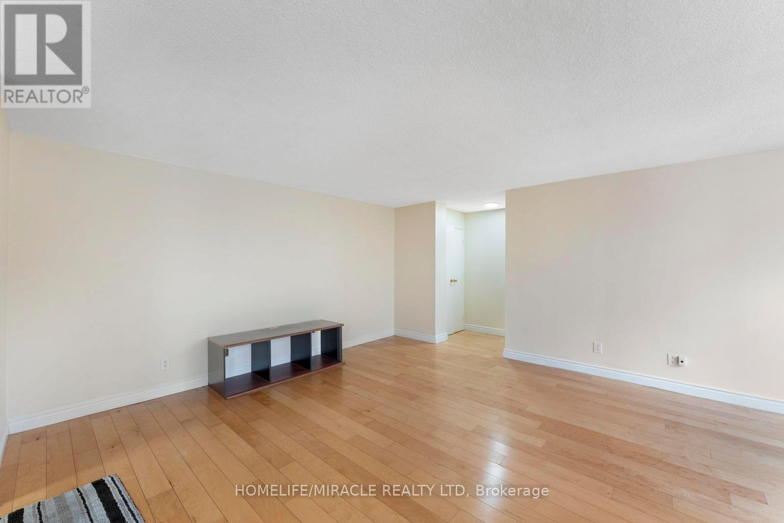 202 - 3700 Kaneff Crescent, Mississauga, Ontario  L5A 4B8 - Photo 5 - W12733990