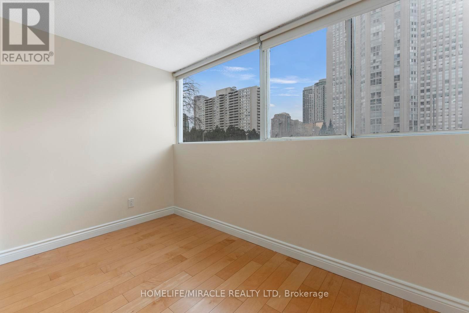 202 - 3700 Kaneff Crescent, Mississauga, Ontario  L5A 4B8 - Photo 6 - W12733990