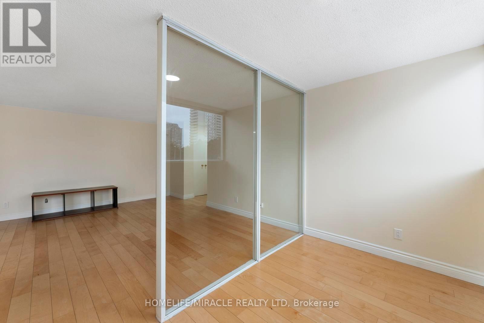 202 - 3700 Kaneff Crescent, Mississauga, Ontario  L5A 4B8 - Photo 7 - W12733990