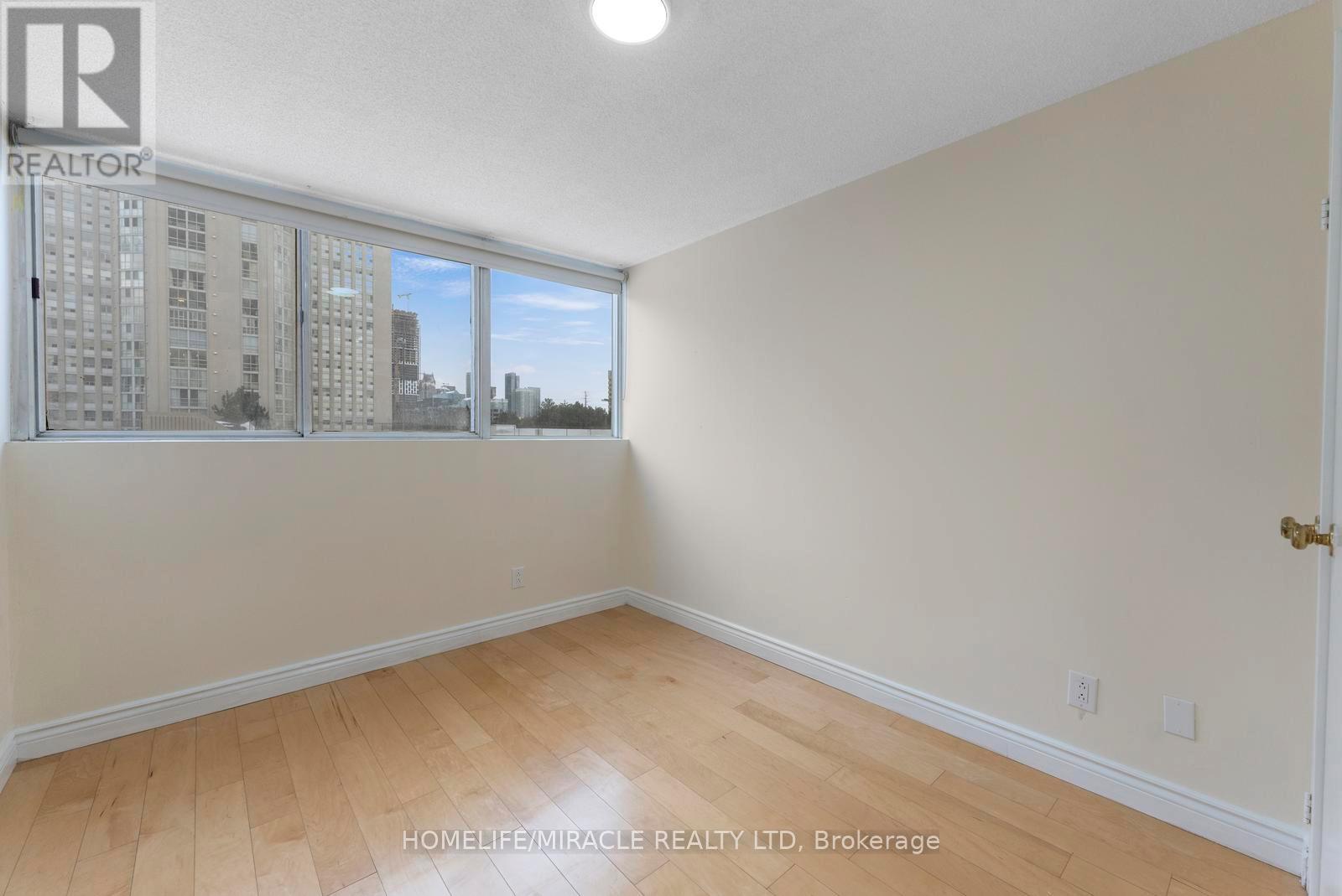 202 - 3700 Kaneff Crescent, Mississauga, Ontario  L5A 4B8 - Photo 9 - W12733990