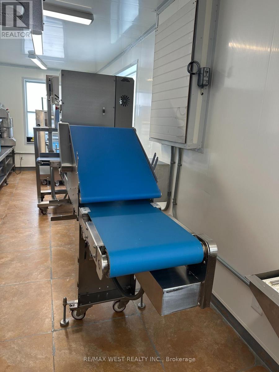 291 Silverthorn Avenue, Toronto, Ontario  M6N 3K2 - Photo 11 - W12733996