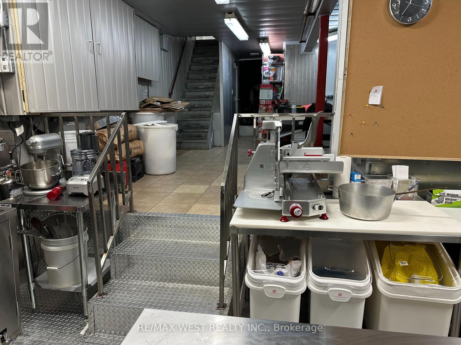 291 Silverthorn Avenue, Toronto, Ontario  M6N 3K2 - Photo 12 - W12733996