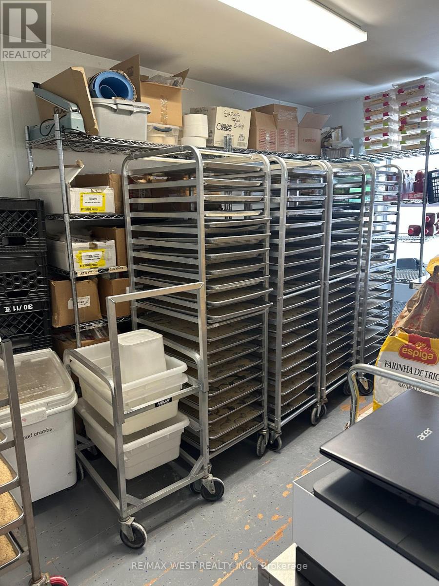 291 Silverthorn Avenue, Toronto, Ontario  M6N 3K2 - Photo 13 - W12733996